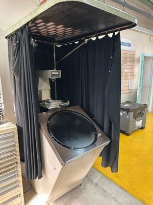 1 projecteur de profil MITUTOYO