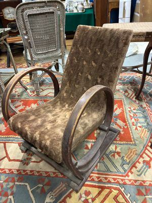 a chair that is sitting on a rug in a room