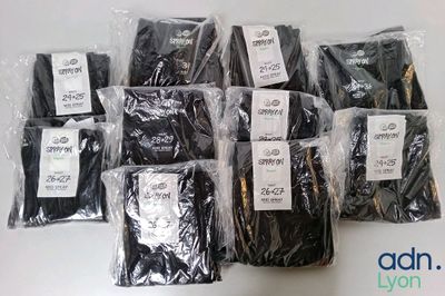 Lot de 10 jeans - CHEAP MONDAY - SPRAY ON - Tailles 24-25/26…