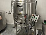 une machine placée au milieu d'une pièce