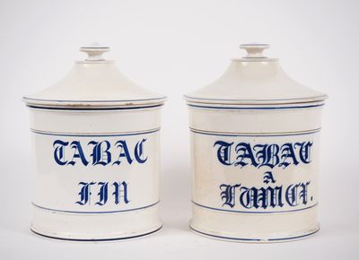VIEILLARD à Bordeaux. Paire de pots à tabac en faience fine,…