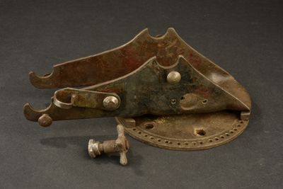 a metal object that is sitting on a table