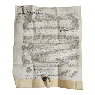 une feuille de papier sur laquelle il y a quelque chose d'écrit, posée sur une autre feuille de papier