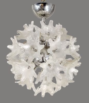 lustre en verre de Murano et en métal chromé