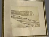 une photo d'un tableau accroché au mur d'une pièce