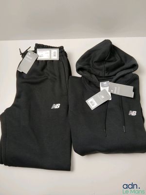 un pantalon de survêtement New Balance noir