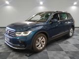 la volkswagen tiguan est garée sur un carrelage à carreaux