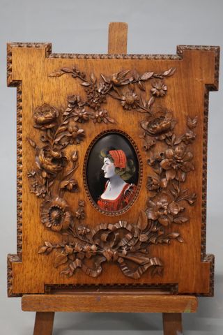 Gérard ROUBY (XXème). Limoges. Maitre émailleur. « Profil féminin...