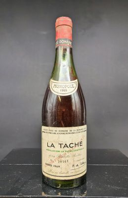 1 Bt LA TACHE(NIV - 6,8 sous coiffe,et,robe tres clair,le bo…