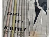 affiche représentant une femme en robe blanche tenant un grand couteau