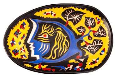 une photo d'une assiette décorative sur laquelle figure un poisson