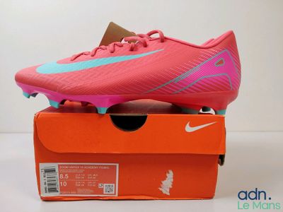 a close up of a pair of pink soccer shoes on a box