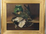tableau représentant deux oiseaux morts et un vase vert posés sur une table