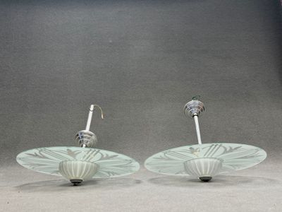 Paire de suspensions en verre Années 1950.