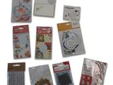 toutes ces cartes de Noël qui sont posées sur la table