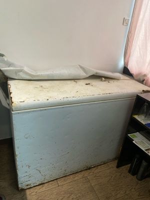 Congélateur coffre sans marque apparente