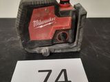 une photo d'un camion rouge et noir portant le numéro 744