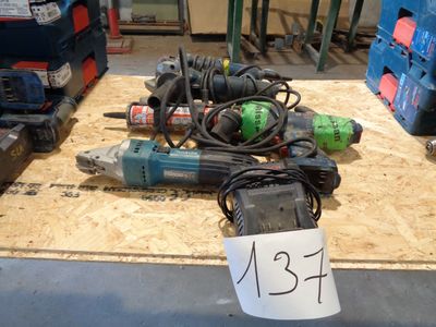 a lot of tools that are on the floor in the room