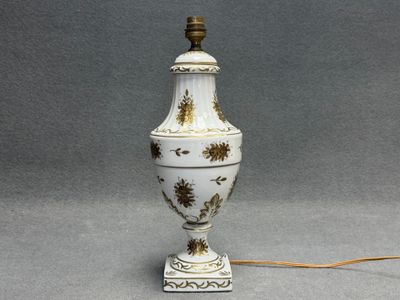 Pied de lampe balustre en porcelaine de Limoges. Milieu XX°