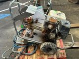 une petite machine posée sur une palette