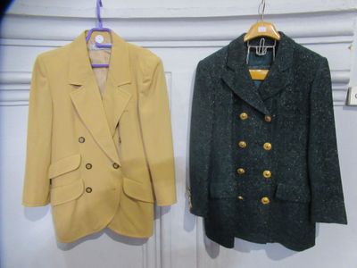 Jean Louis SCHERRER Une veste en toile jaune et un ensemble …