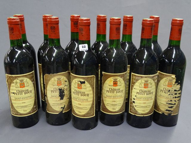 CHATEAU PETIT BOCQ : 12 bouteilles SAINT ESTEPHE, année 1986,