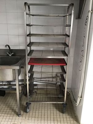 3 Chariots en acier inoxydable alimentaires avec leurs supports.LOTS A - Photo 1