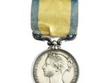 Gros plan sur une médaille entourée d'un ruban