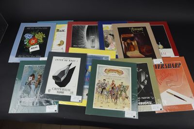 un grand nombre de livres posés sur une table