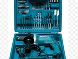une boîte à outils bleue contenant des outils, sur fond blanc
