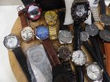 a lot of watches that are sitting on a wooden tray