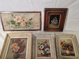 quatre photos encadrées représentant des fleurs dans un vase et un vase contenant des fleurs