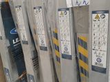 il y a beaucoup de modèles de skis différents dans le magasin