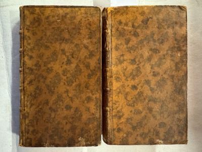 un vieux livre ouvert pour en montrer l'intérieur