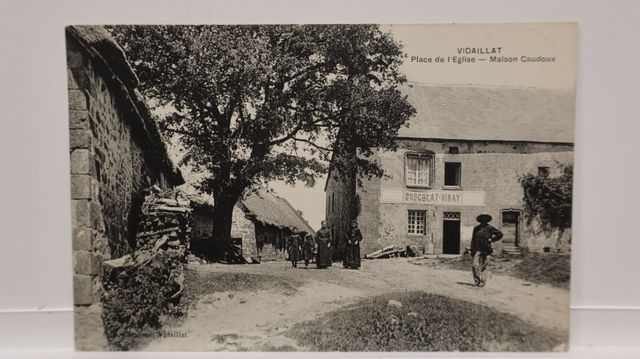 Vidaillat : Maison Caudoux. État superbe. Cpa très RARE !