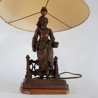 Lampe en régule patiné à décor de paysanne au panier - H. (photo 3)