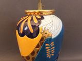 une image représentant une lampe ornée d'un motif de girafe