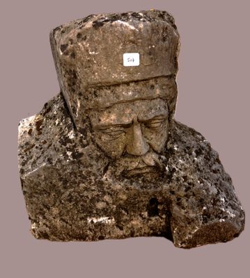 Buste en Pierre sculptée représentant un buste d’homme H 44 …