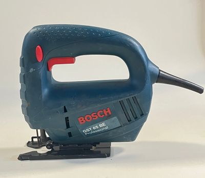 1 scie sauteuse BOSCH modèle GST 65 BE.