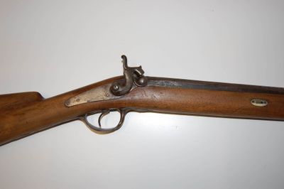 Fusil de chasse à percussion un coup. Canon rond à pans au t… - Photo 1