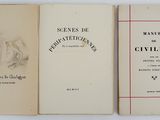 Deux livres sont posés sur une surface blanche ; l'un comporte le dessin d'un homme et l'autre celui d'une femme.