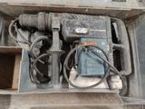 une machine qui se trouve à l'intérieur d'une boîte