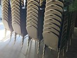 many chairs that are lined up in a room