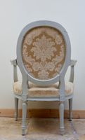 Fauteuil médaillon de style Louis XVI. (photo 3)