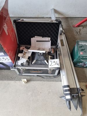 une valise qui contient tout un tas d'outils