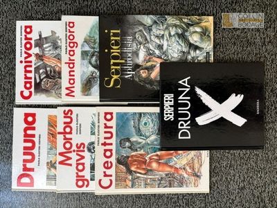 trois livres sont posés par terre, les uns à côté des autres