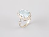 an oval aquamarinee and diamond ring