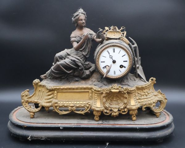 Pendule de cheminée en régule en double patine doré et brune à su...