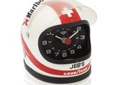 une image représentant une horloge surmontée d'un casque