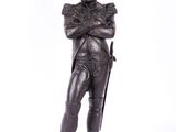 statue d'un soldat portant un casque et une épée